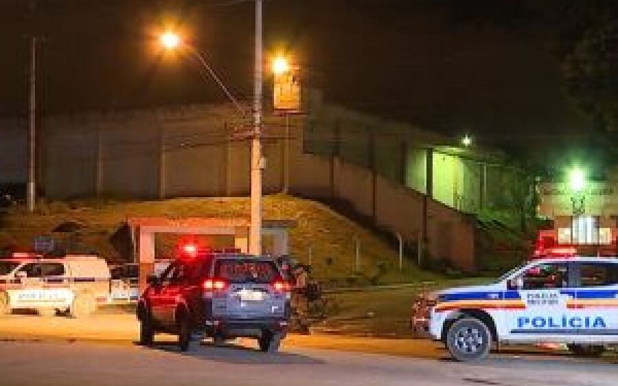 Policial penal é preso suspeito de guardar drogas para detentos dentro de armário no presídio