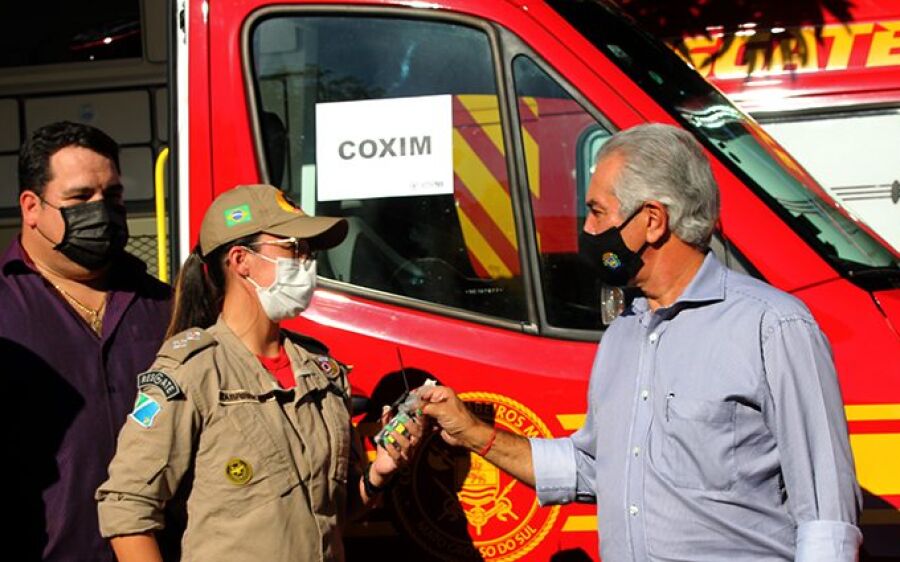 Com investimento R$ 2,9 milhões, governador entrega 10 viaturas de resgate para o Corpo de Bombeiros