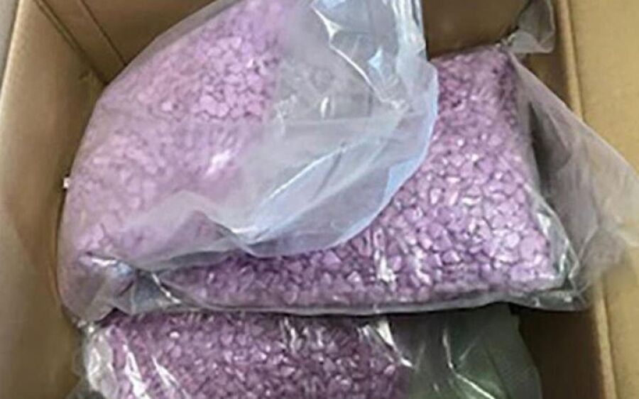Pelos Correios: dois são presos após flagra de encomenda de ecstasy