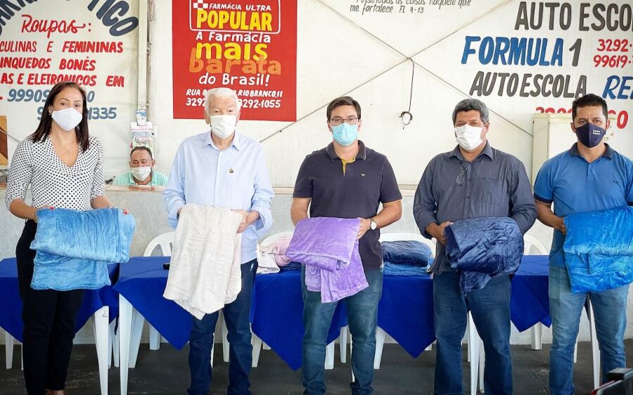 Prefeitura de Rio Verde entrega 1000 cobertores às famílias atendidas pela Assistência Social