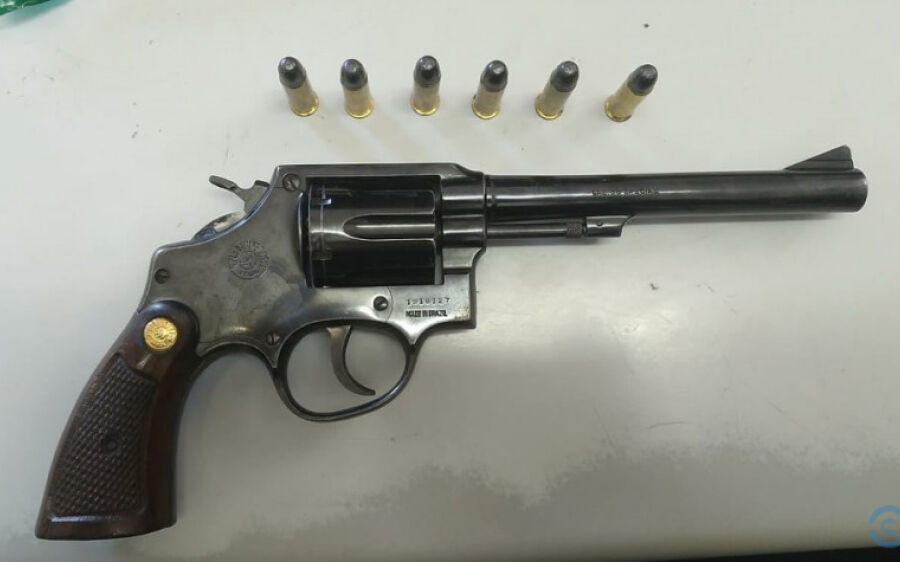Jovem é preso pela PM por porte ilegal de arma de fogo