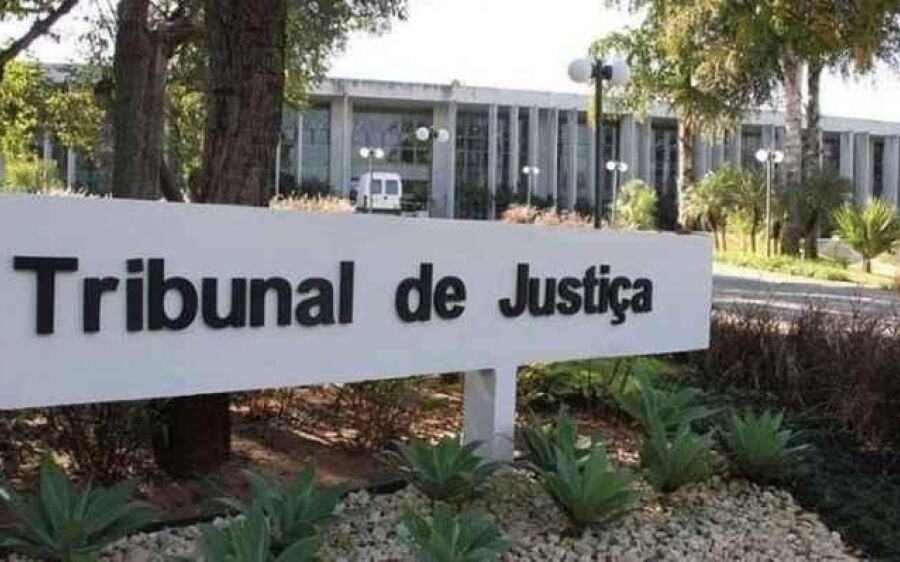 O corpo de um homem, ainda não identificado, foi encontrado por moradores do Assentamento Juncal, na