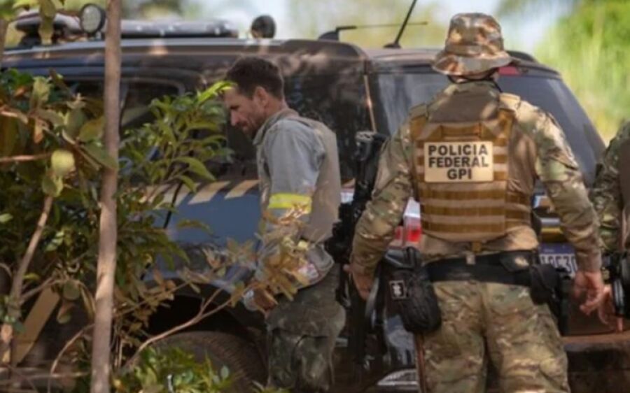 Acostumado a dormir na mata, caçador integra equipe de buscas por Lázaro