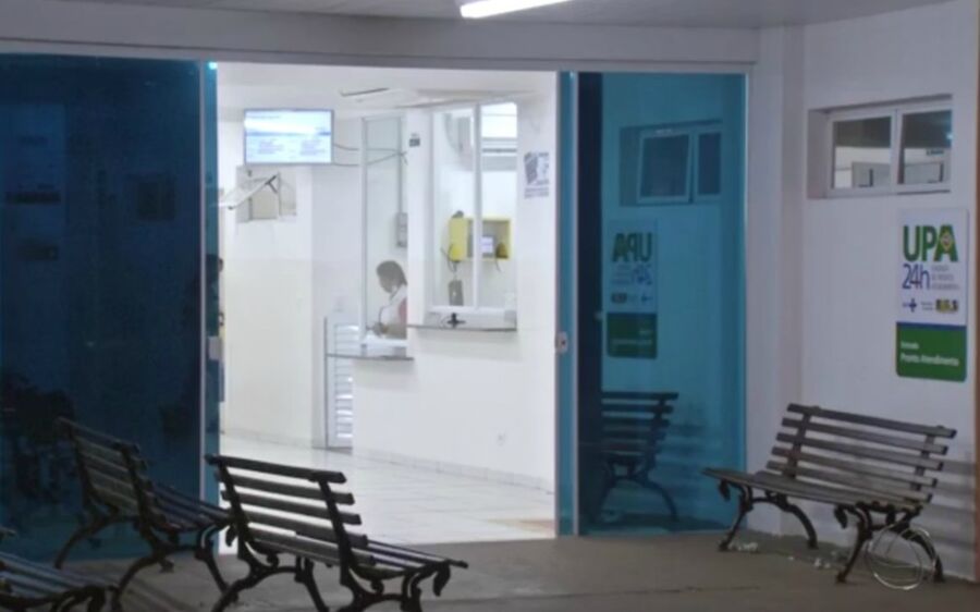 Mãe é presa por estuprar e afogar a filha de 5 meses no banho: 'Saiu com a criança morta no carrinho