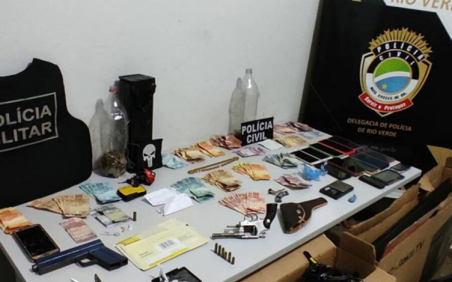 Ação conjunta prende suspeitos de tráfico de drogas e apreende quatro adolescentes
