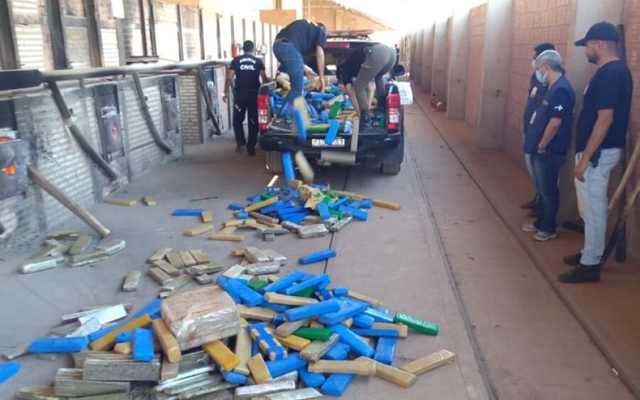 Policiais civis incineram mais de 7 toneladas de drogas em Coxim