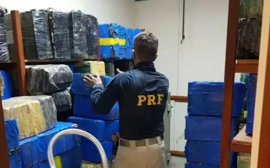 Caminhoneiro é preso em MG com R$ 3 milhões em maconha que saiu de MS 