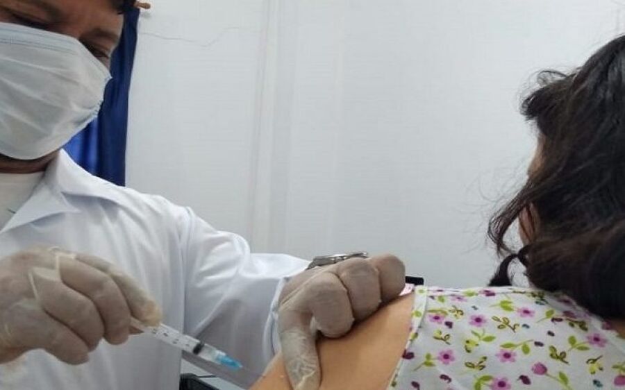 Em três dias, mais de 54 mil pessoas foram imunizadas na fronteira com a vacina da Janssen