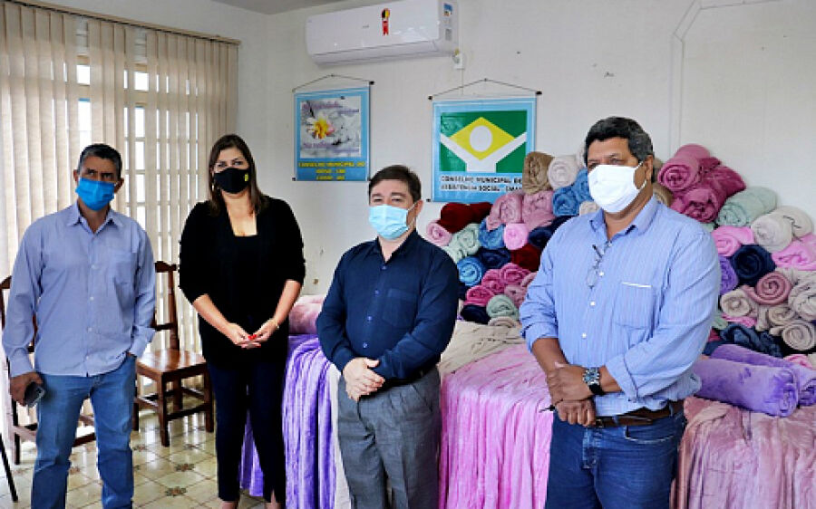 Aqueça uma vida: Prefeitura entrega cobertores para as famílias de Coxim