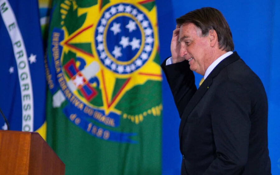 Bolsonaro prorroga auxílio emergencial por mais três meses, até outubro