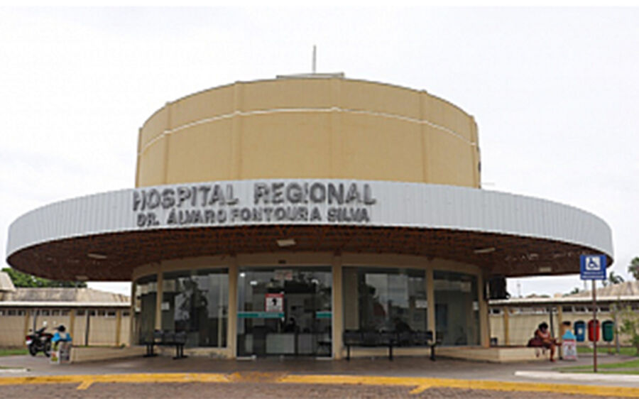 Hospital Regional de Coxim com as contas em dia, antecipa a primeira parcela do 13º salário