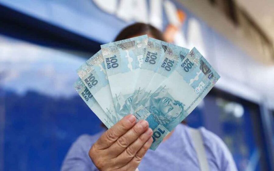 Auxílio emergencial: saques e transferências são liberados para trabalhadores nascidos em junho