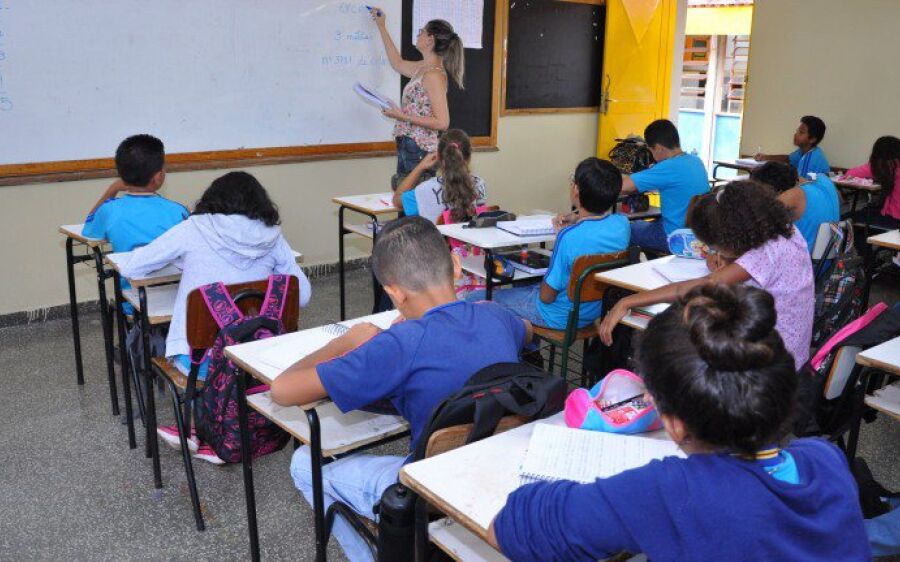 Com máscaras e professores vacinados, alunos de MS voltam às salas nas próximas semanas