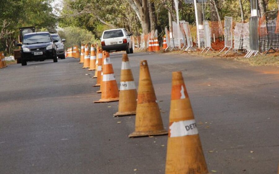 Obras do Parque dos Poderes avançam e motoristas precisam de atenção maior com mudanças no tráfego