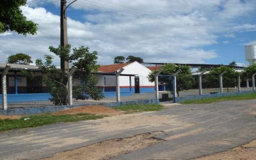 Governo fará reforma geral da Escola Inácio Silvestre Monteiro, na área rural de Caracol