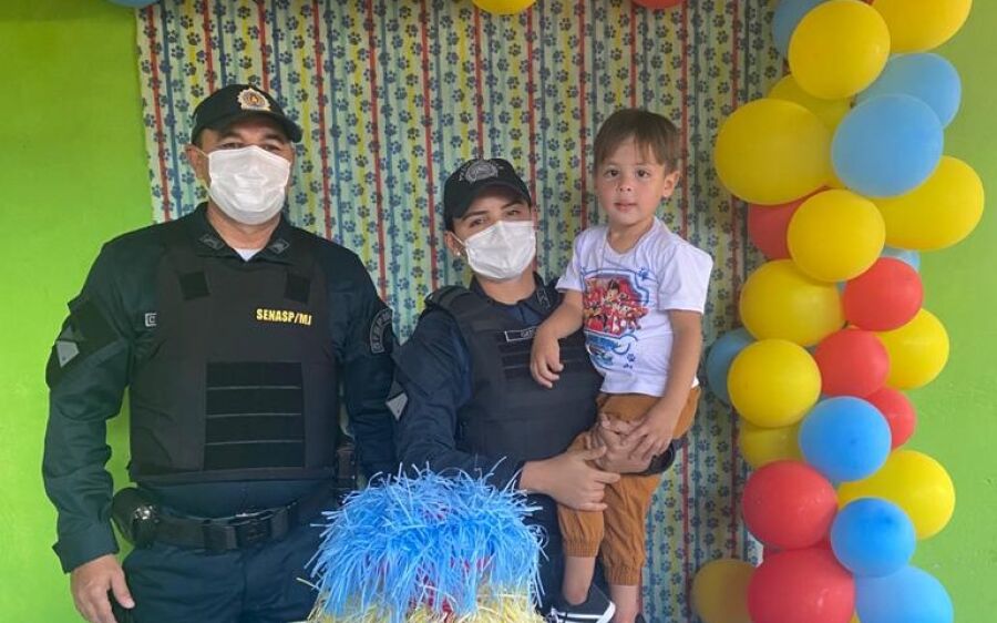 Polícia Militar de Coxim realiza mais uma visita inesperada ao pequeno admirador