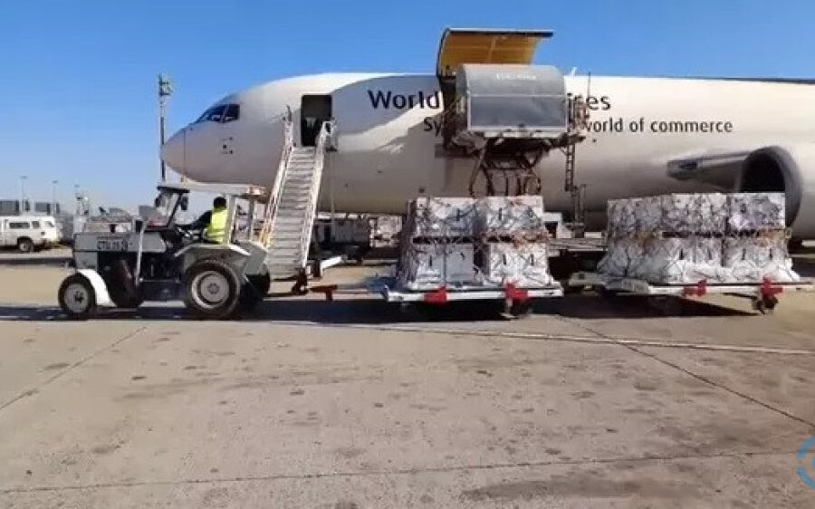 Avião com mais 1 milhão de doses da vacina da Pfizer chega ao Brasil