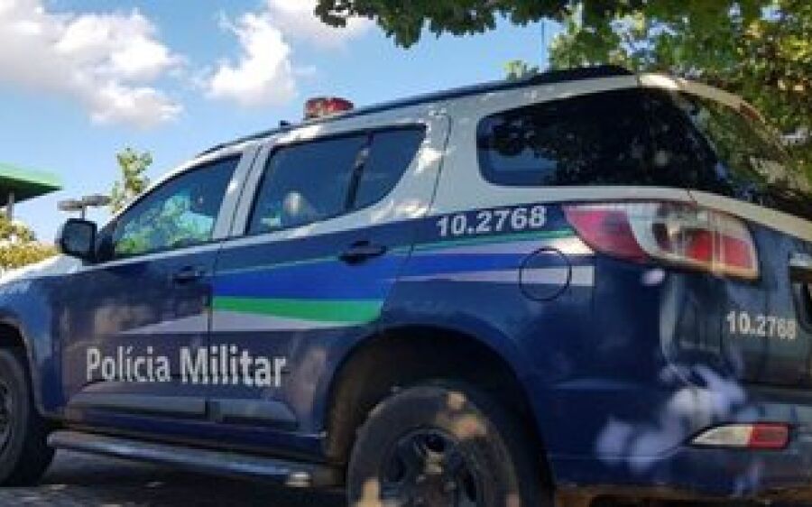 Mantida em cárcere pelo marido, mulher disfarça ligação para a PM falando sobre boleto