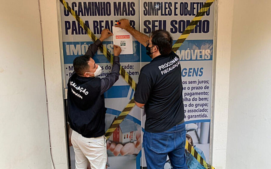 Durante Projeto “Procon na Rua” órgão suspende atividade de operadora de consorcio e de serralheria 