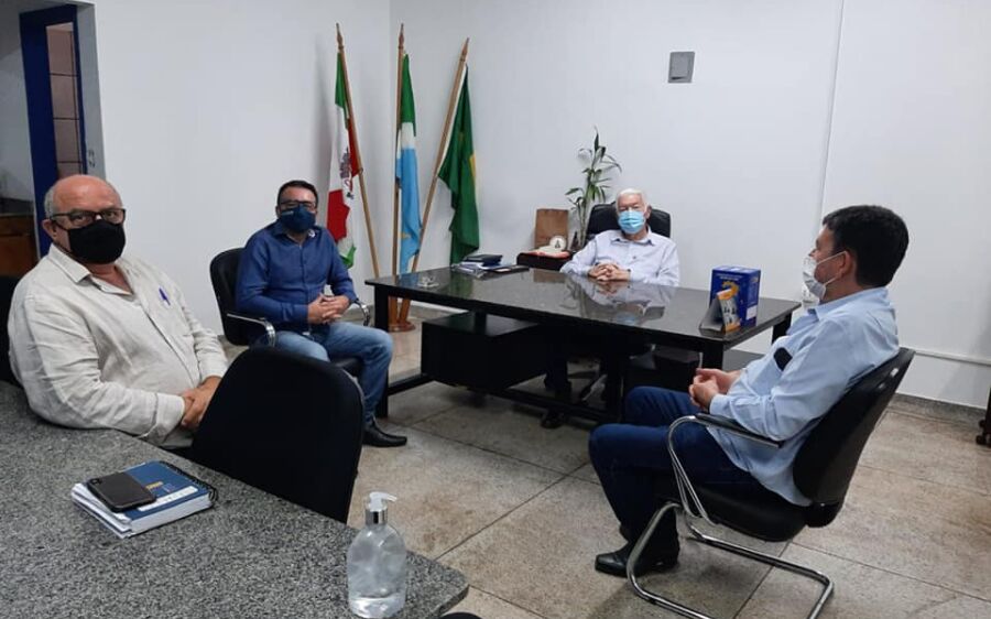 Rio Verde: Prefeito José de Oliveira e Vice-Prefeito, Réus Fornari, recebem diretoria do banco Sicoo