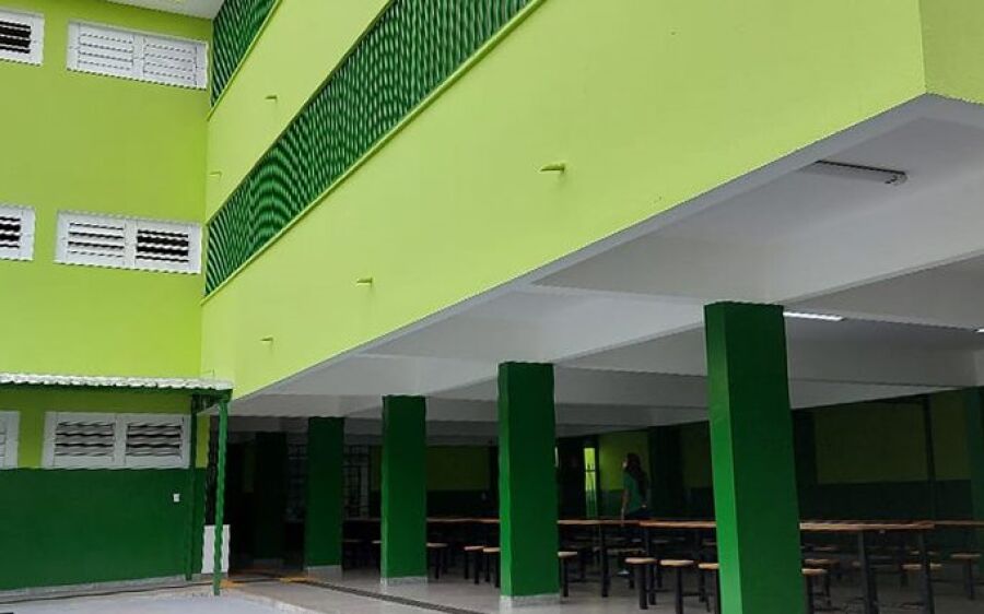 Governador acolhe alunos na volta às aulas e entrega obras de escolas