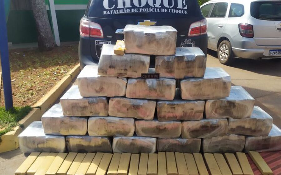 Motorista vem trazer combustível a MS e acaba preso voltando com meia tonelada de maconha