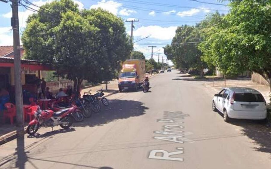Mulher xinga policiais e delegado: 
