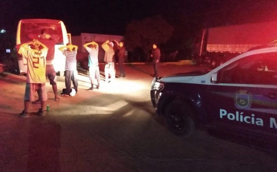Polícia Militar prende mulher com mandado de prisão por roubo em Camapuã