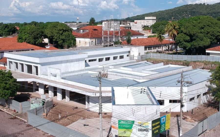 Em Corumbá, governador vistoria obras da Santa Casa e entrega cartões do “Mais Social”