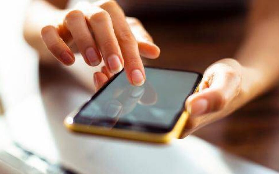 Novo golpe: criminosos ‘limpam’ contas bancárias controlando celular de vítima à distância