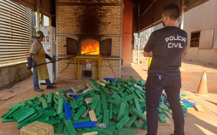 Polícia Civil incinera mais de 1,5 tonelada de drogas em Camapuã