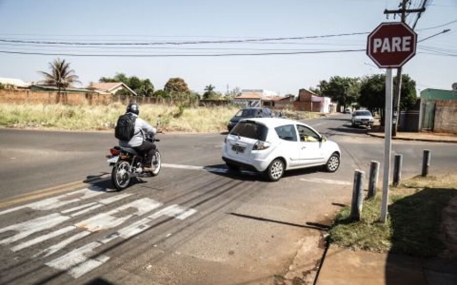 Com acidentes recorrentes, moradores pedem por semáforo em cruzamento de Campo Grande