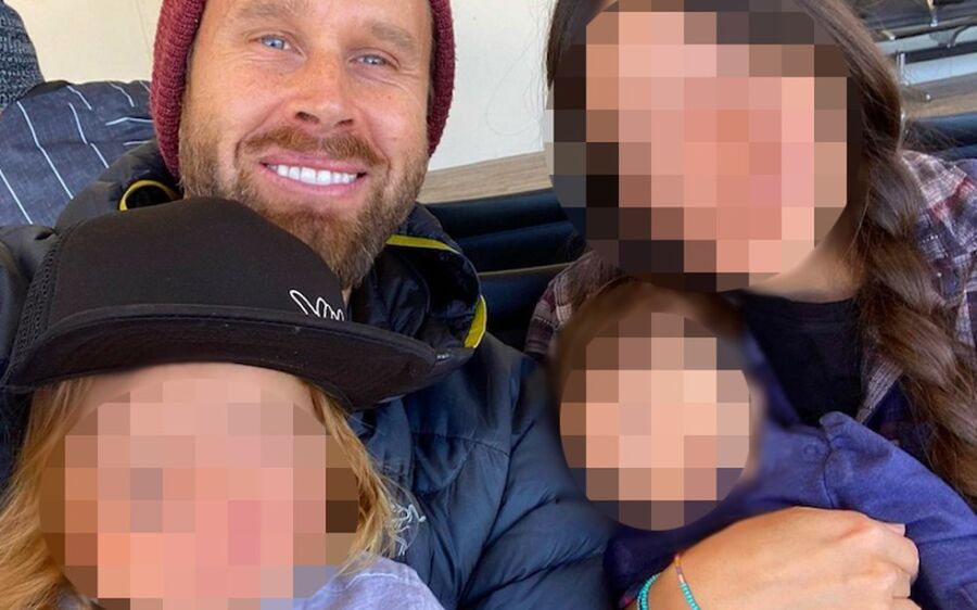 Seguidor de movimento conspiratório mata filhos por acreditar que tinham DNA de cobra