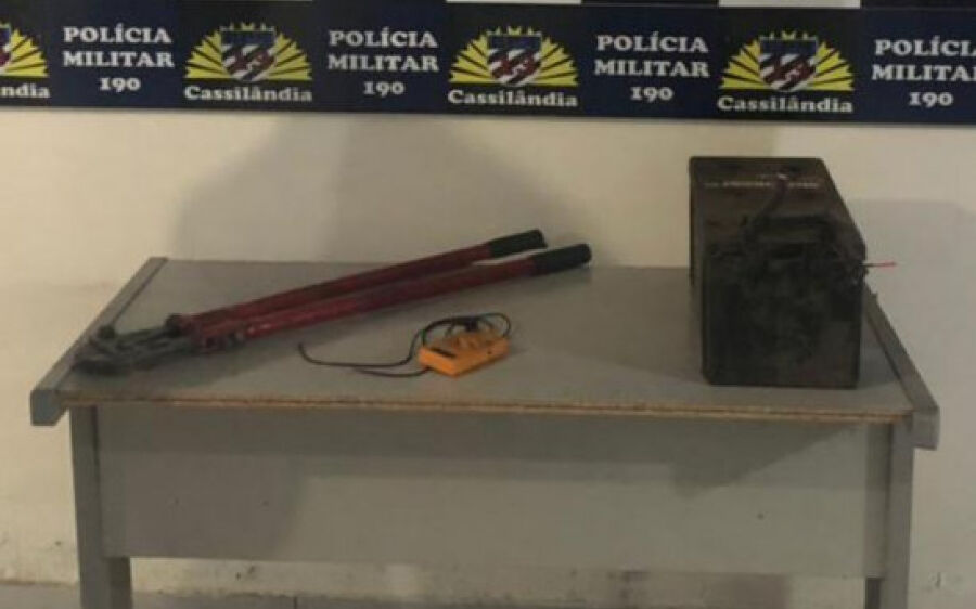 Dois jovens são presos em flagrante pelo furto de bateria de caminhão em Cassilândia