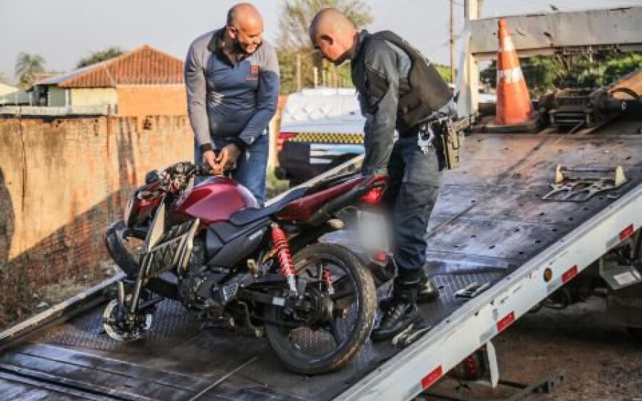 Motociclista perde controle em curva, bate no muro e morre em Campo Grande