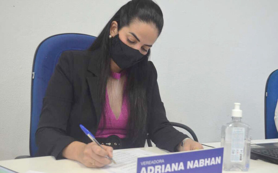 Vereadora Adriana Nabhan apresenta projeto em prol das mulheres vítimas de violência