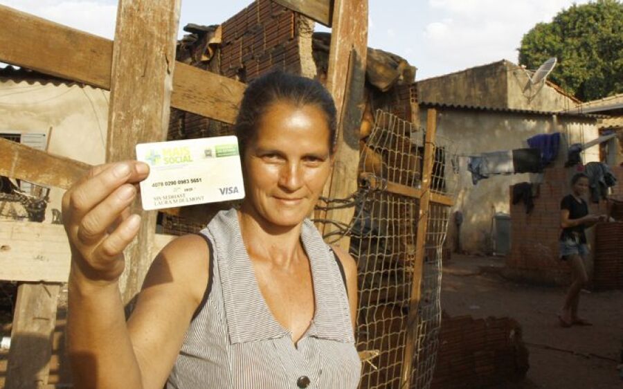 Mais Social: Com R$ 200 no cartão, Laura já garantiu a alimentação da família