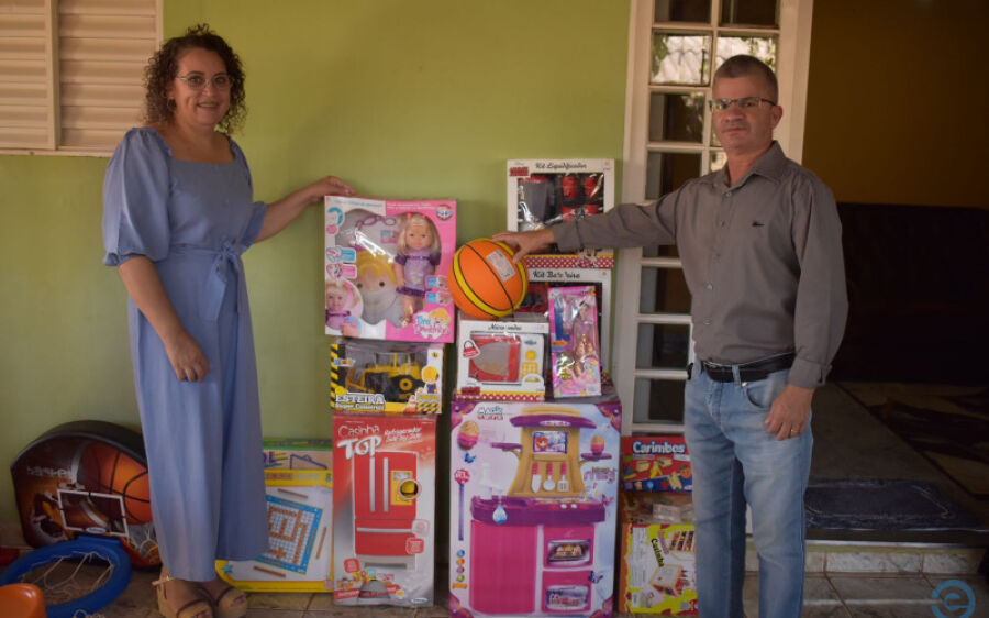 Crianças da Casa Lar Feliz ganham brinquedos da Prefeitura de Sonora