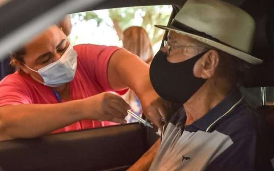 Infectologista reforça coro por 3° dose em MS e com doses da Pfizer