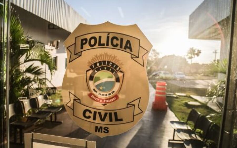 Bêbado, motorista perde controle e destrói muro de condomínio em Campo Grande