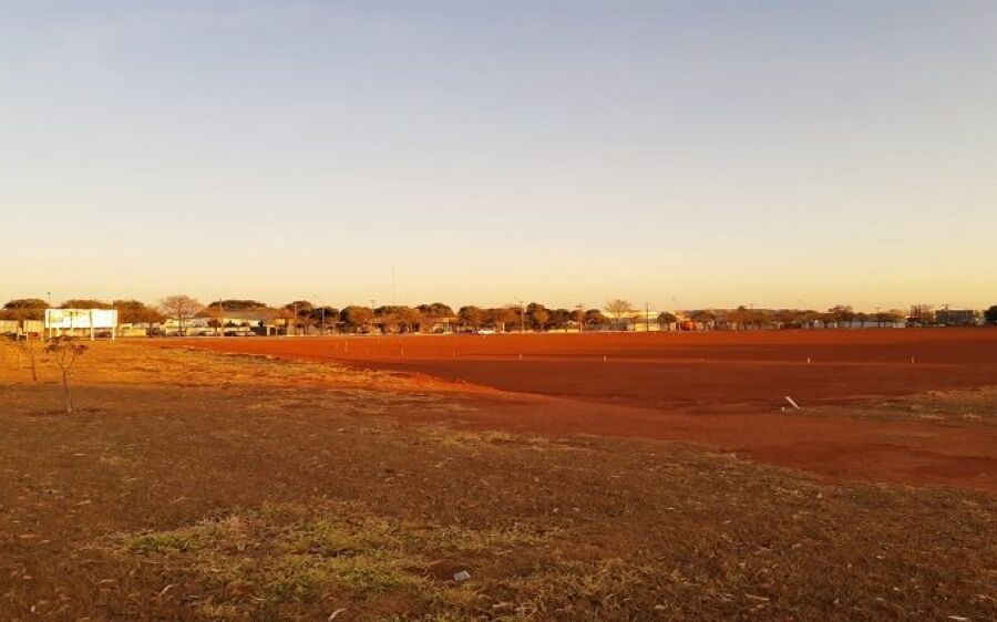 Fundesporte vistoria área em Chapadão do Sul para construção de pista oficial de atletismo