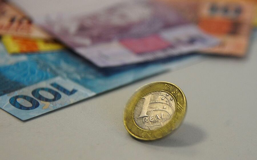 Governo propõe valor  de R$ 1.169 para  salário mínimo de 2022