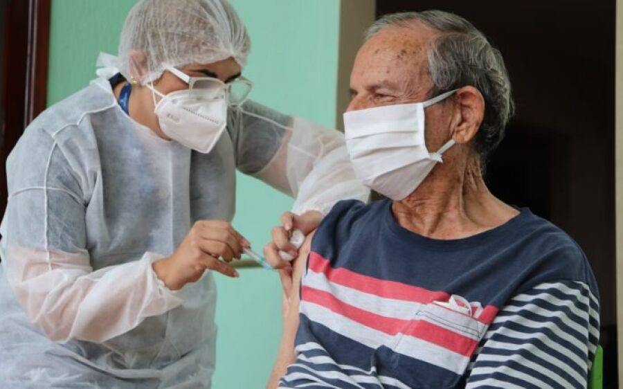 Campo Grande reforça vacinação em idosos de 75 anos ou mais e aplica 2ª dose nesta quinta