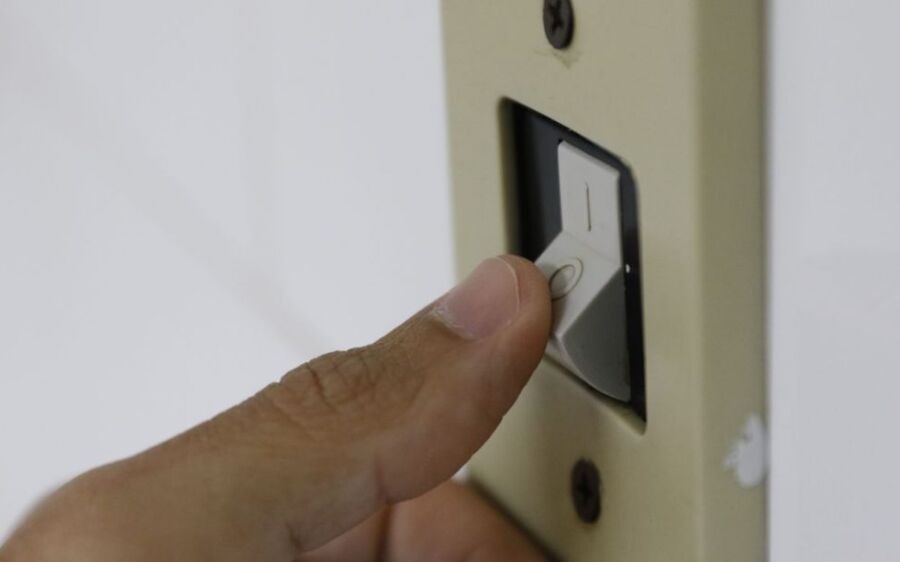 Com conta de luz mais cara, consumidores procuram formas de economizar