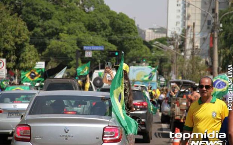 Bandidos furtam carro de manifestante em Campo Grande