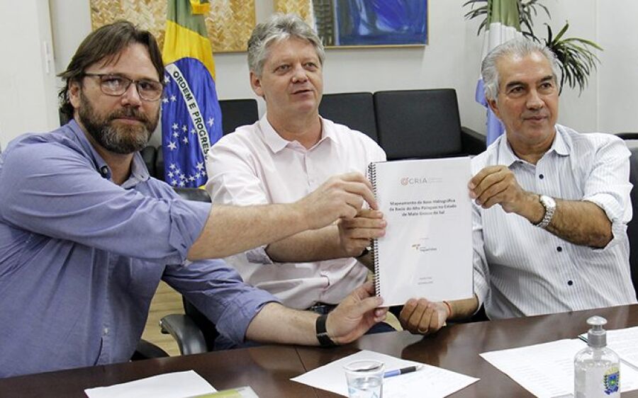 Governador recebe mapeamento da Bacia do Rio Paraguai e discute ações para recuperar o Rio Taquari