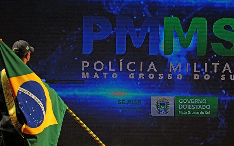 Nos 186 anos da Polícia Militar, Reinaldo Azambuja participa de outorga de medalhas