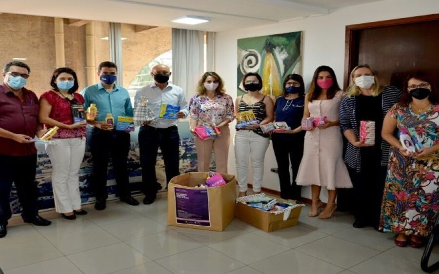 Agepan entrega itens de higiene que serão doados a mulheres em situação de vulnerabilidade