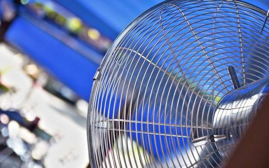 Mulher furta ventilador de cliente que não pagou programa