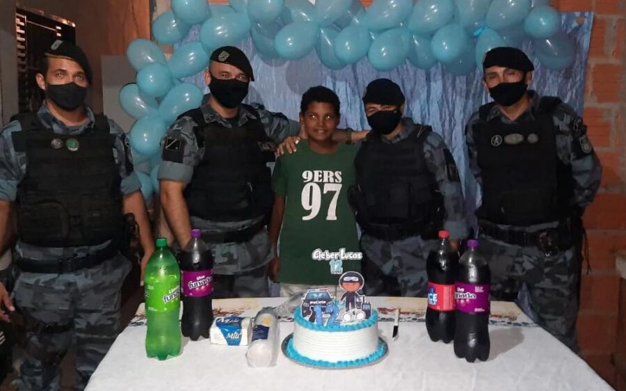 Policia Militar surpreende jovem fã no dia do aniversário em Coxim
